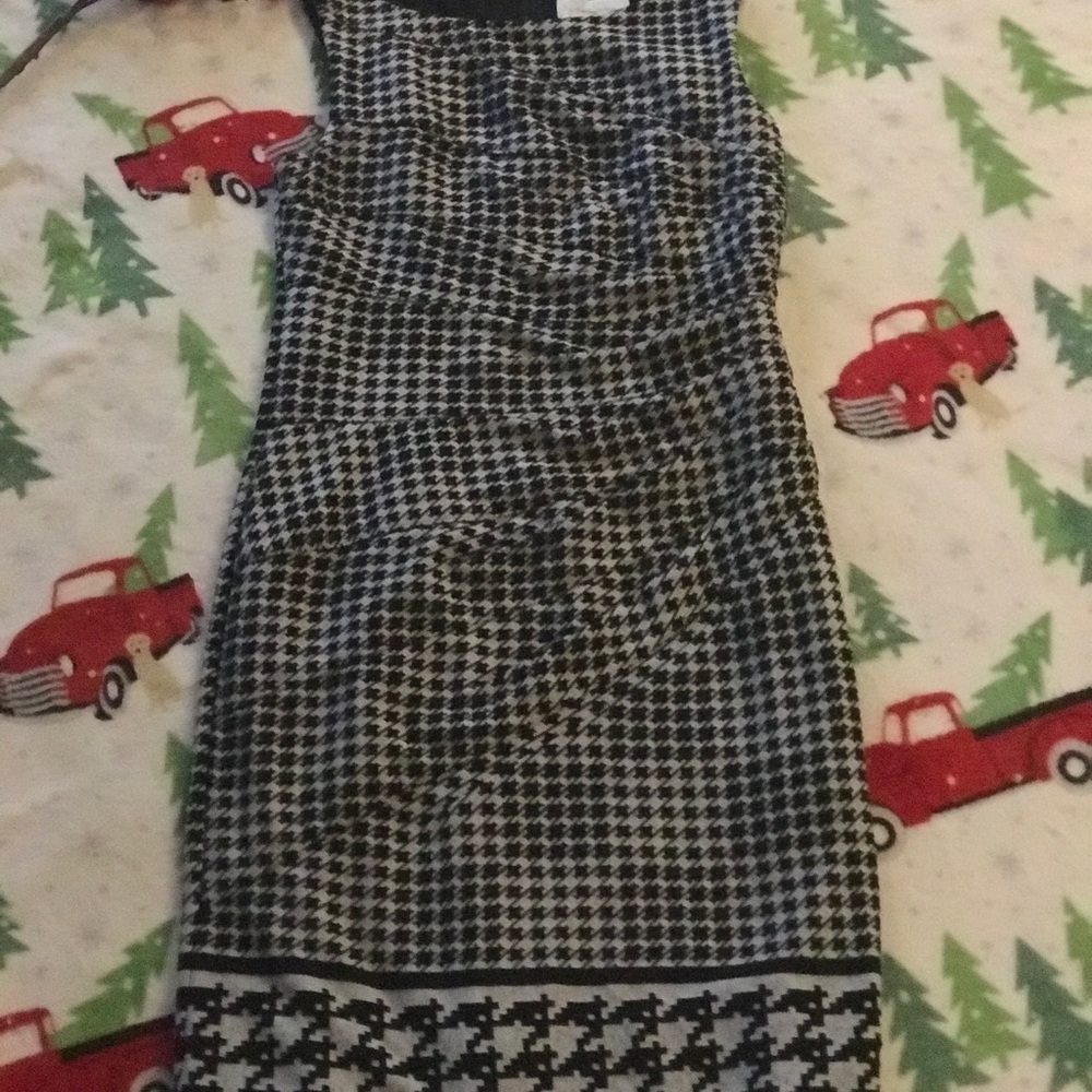 Jessica Simpson houndstooth sheath dress, size 6.